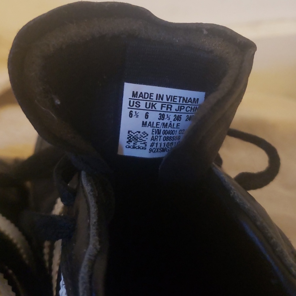 Sneakers - Picture 5 of 8